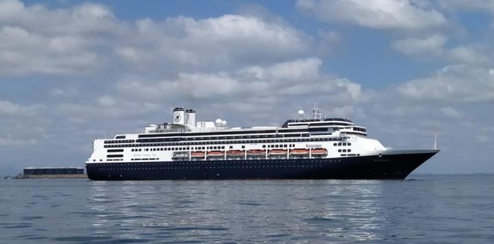 Mueren cuatro pasajeros del crucero anclado en Panamá por COVI-19