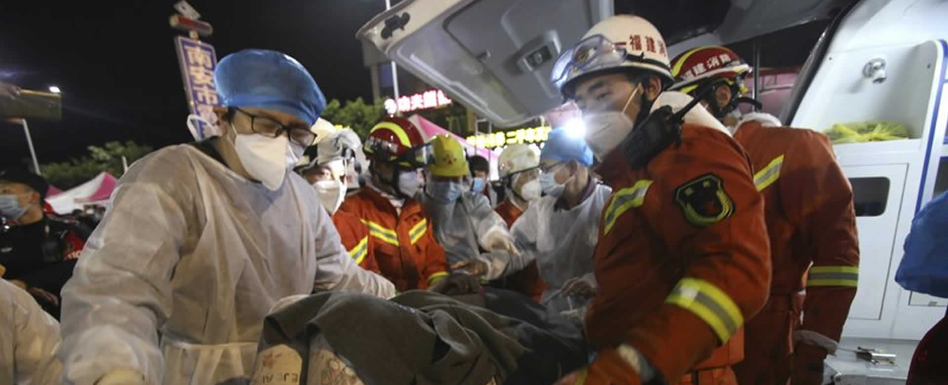 Después de 69 horas rescatan a un hombre de los escombros de un hotel en China