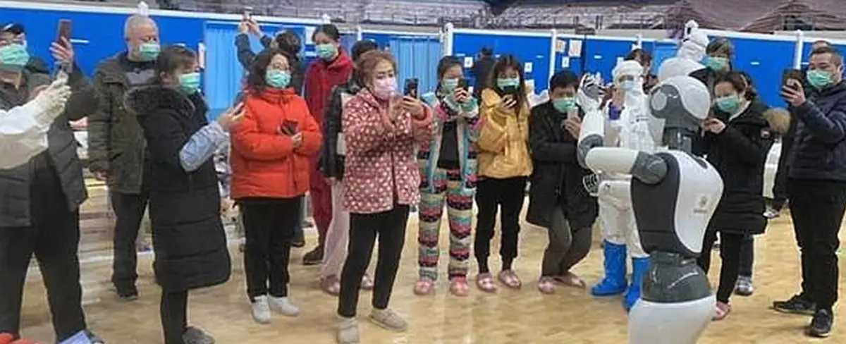 China incorpora robots para atención de pacientes con Coronavirus