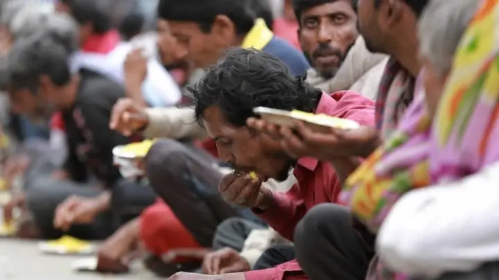 Cuarentena en India comienza a dejar sin alimentos a los más pobres