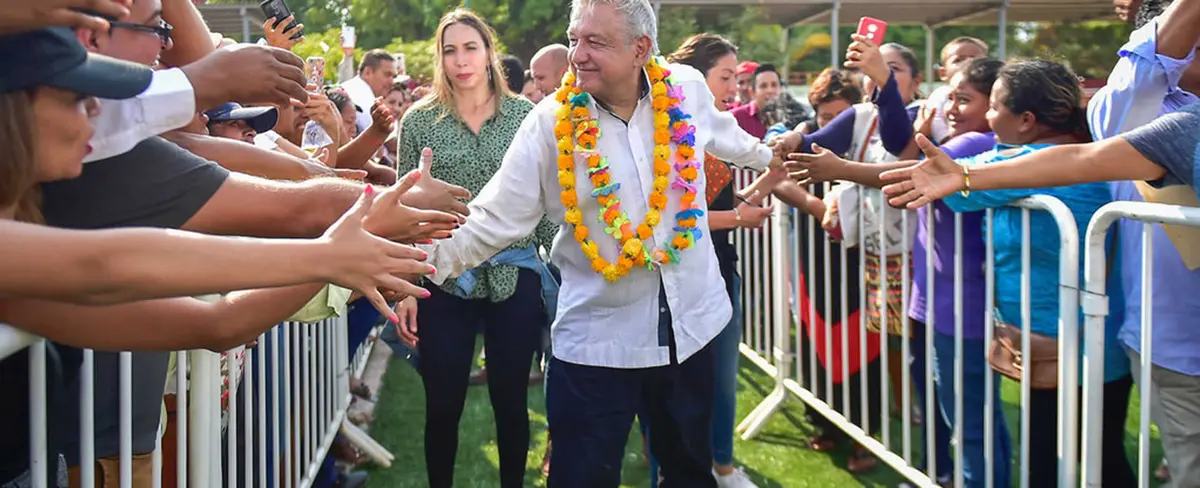López Obrador “desafía” al Coronavirus en un evento multitudinario