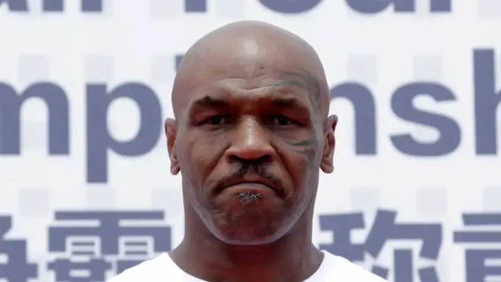 Mike Tyson llora al revelar sentirse “vacío” sin el boxeo