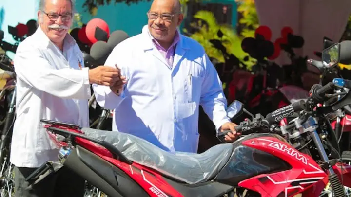 MINSA entrega 108 motocicletas para fortalecer el sistema de salud