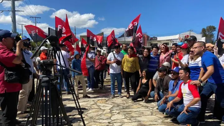 Periodistas de medios del Poder Ciudadano.