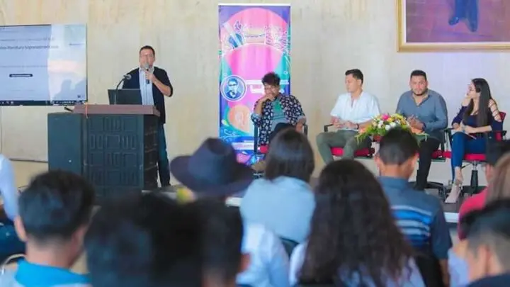 Poetas juveniles participan en encuentro nacional de literatura