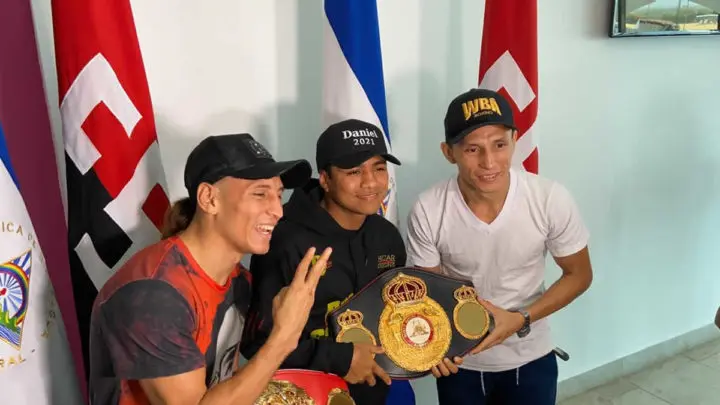 El campeón "Chocolatito" González arriba a sus 33 años