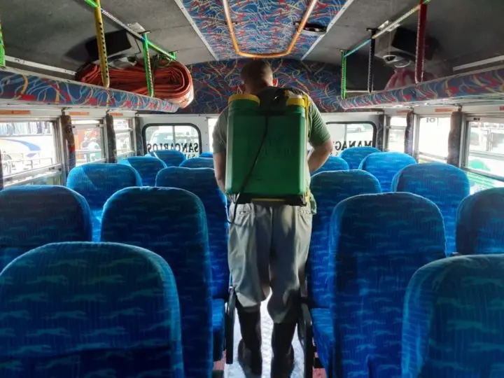 Desinfectan buses del Mercado Mayoreo 