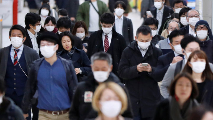 Personas con mascarillas por la pandemia