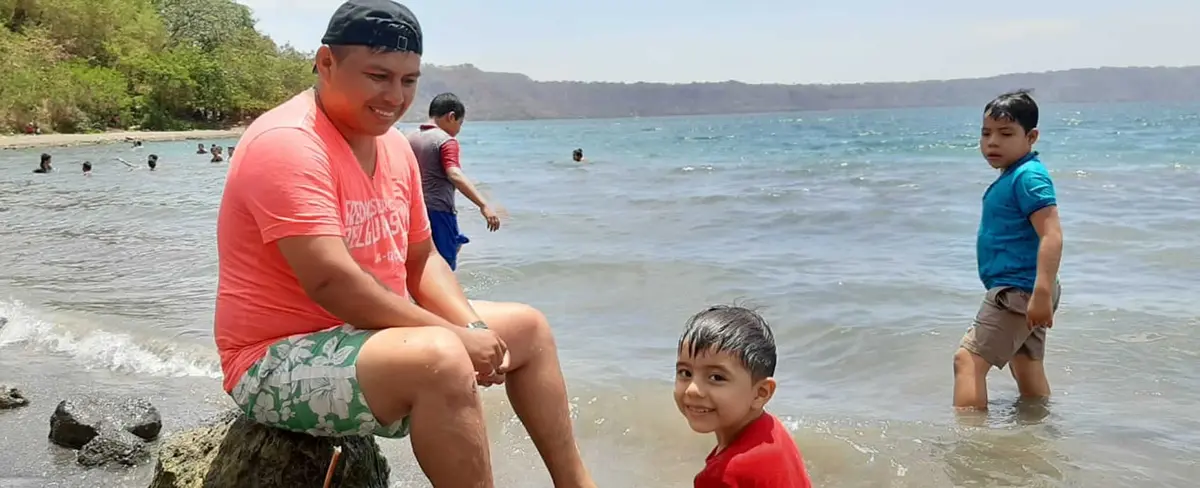 Familias de Masaya disfrutan su sábado de gloria en la Laguna de apoyo