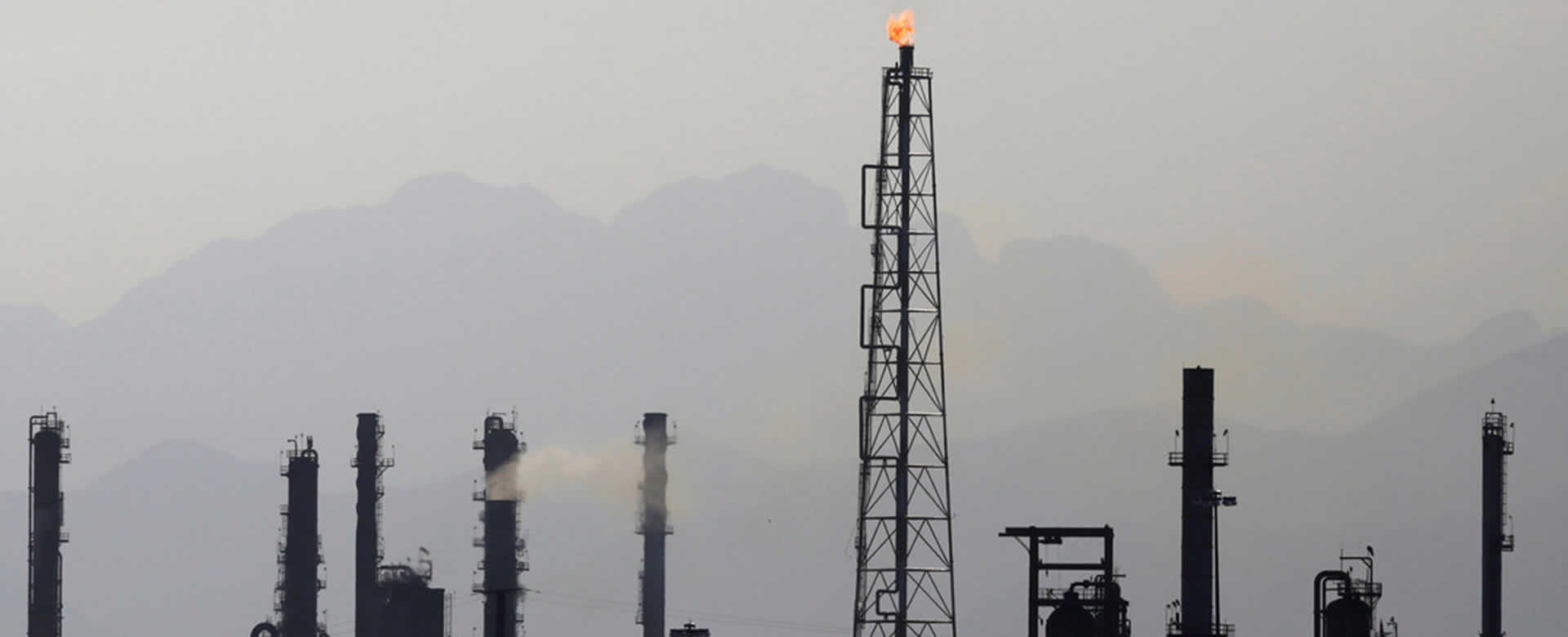 Precio del petróleo WTI vuelve a caer por debajo de 0 dólares