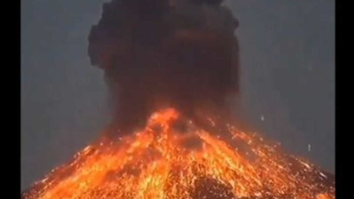 Indonesia: Reportan erupción de volcán Anak Krakatoa