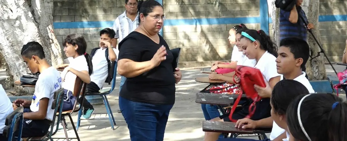 Estudiantes participan en conversatorio para prevenir el Coronavirus