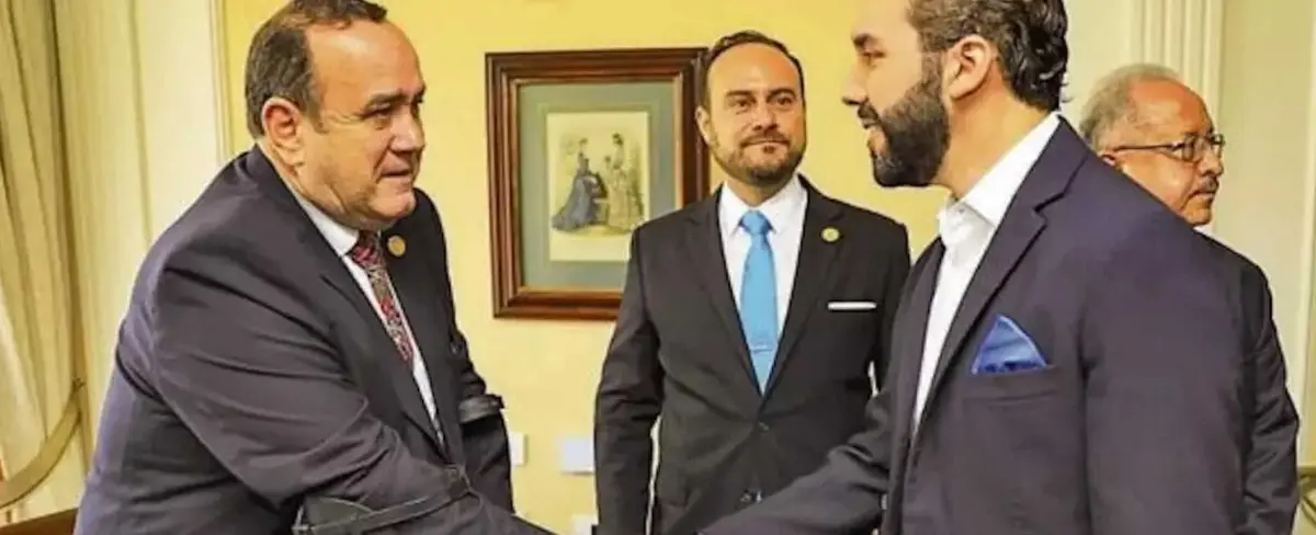 Giammattei critica a Bukele por prestar más atención a Twitter que al COVID-19