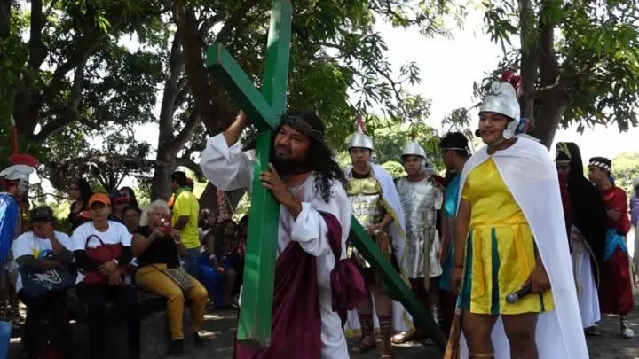 Granada: Feligreses celebran primer judea acuática en Lago Cocibolca
