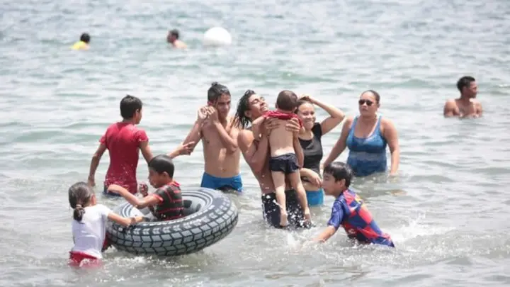 Laguna de Xiloá recibe a familias durante vacaciones de Semana Santa