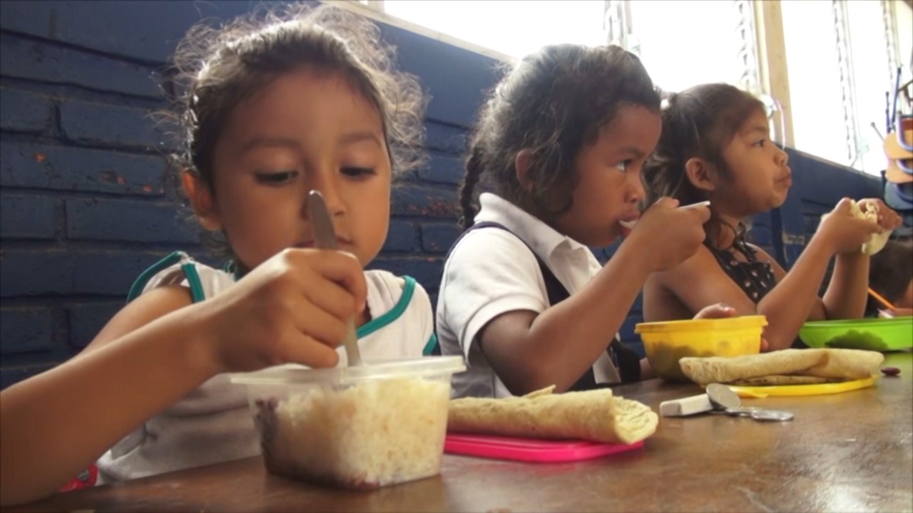 Niños de Madriz disfrutan su Merienda Escolar