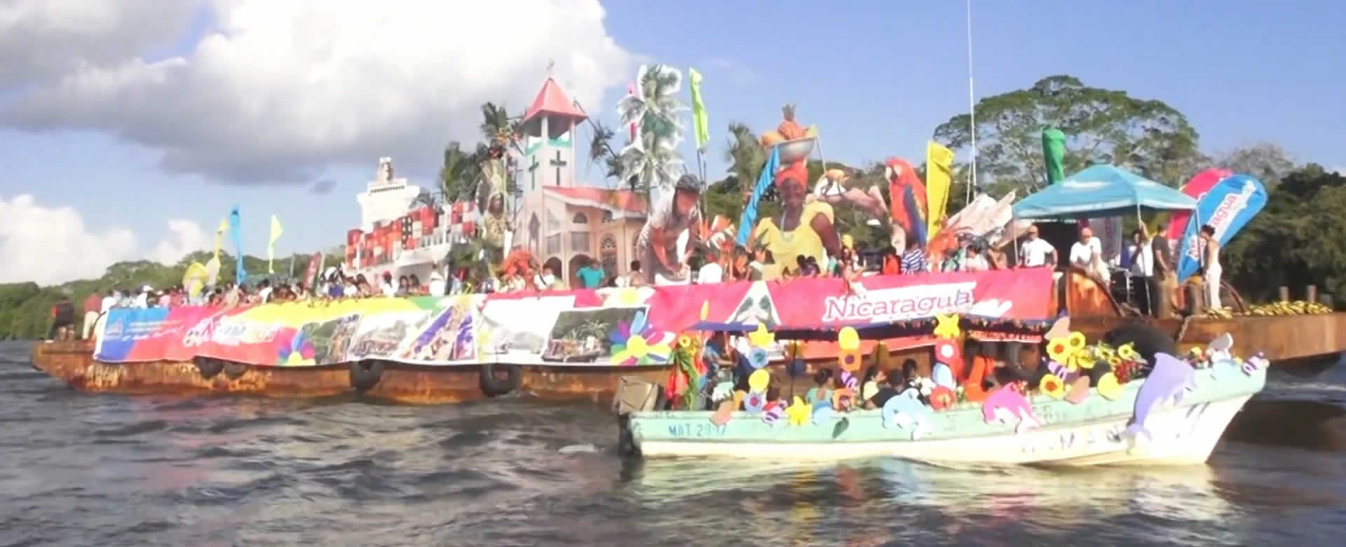 El Rama vivió la alegría del Carnaval Acuático entre música y carrozas
