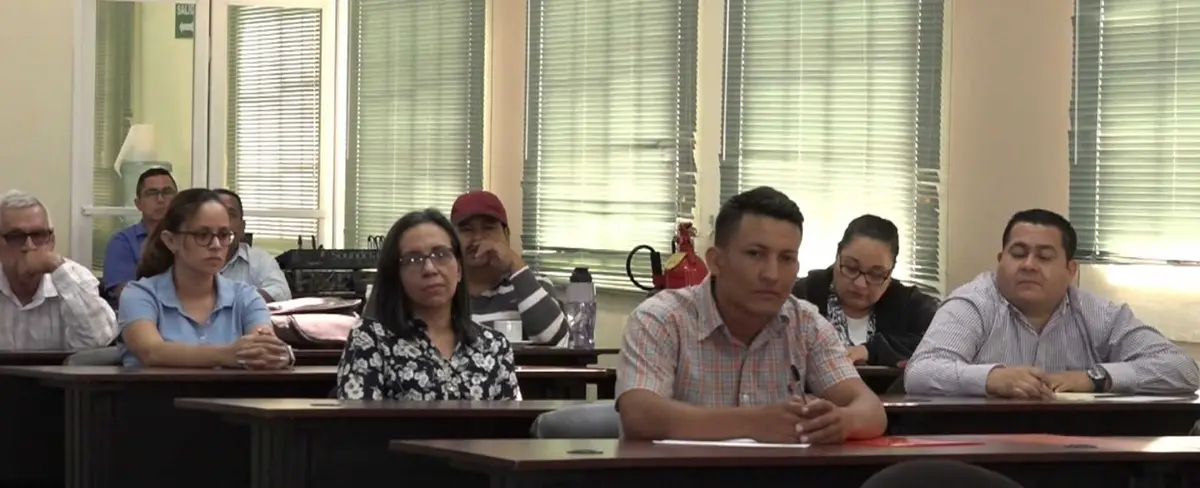 TELCOR imparte Seminario Técnico Redes de Fibra Óptica a empresarios