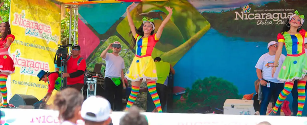 Familias viven el verano con el Summer Music Fest 2020 en Pochomil