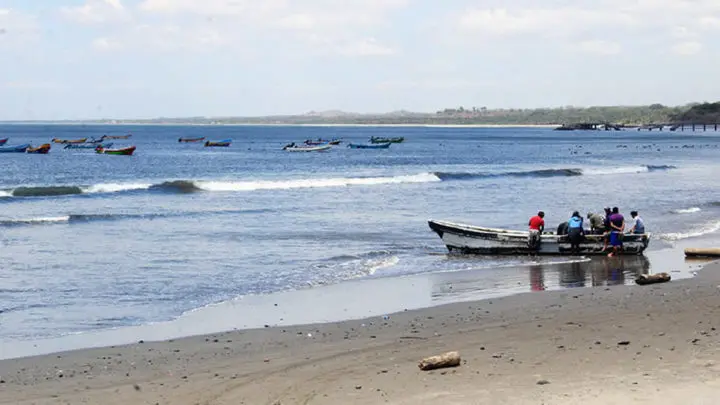 Pescadores en playa Masachapa