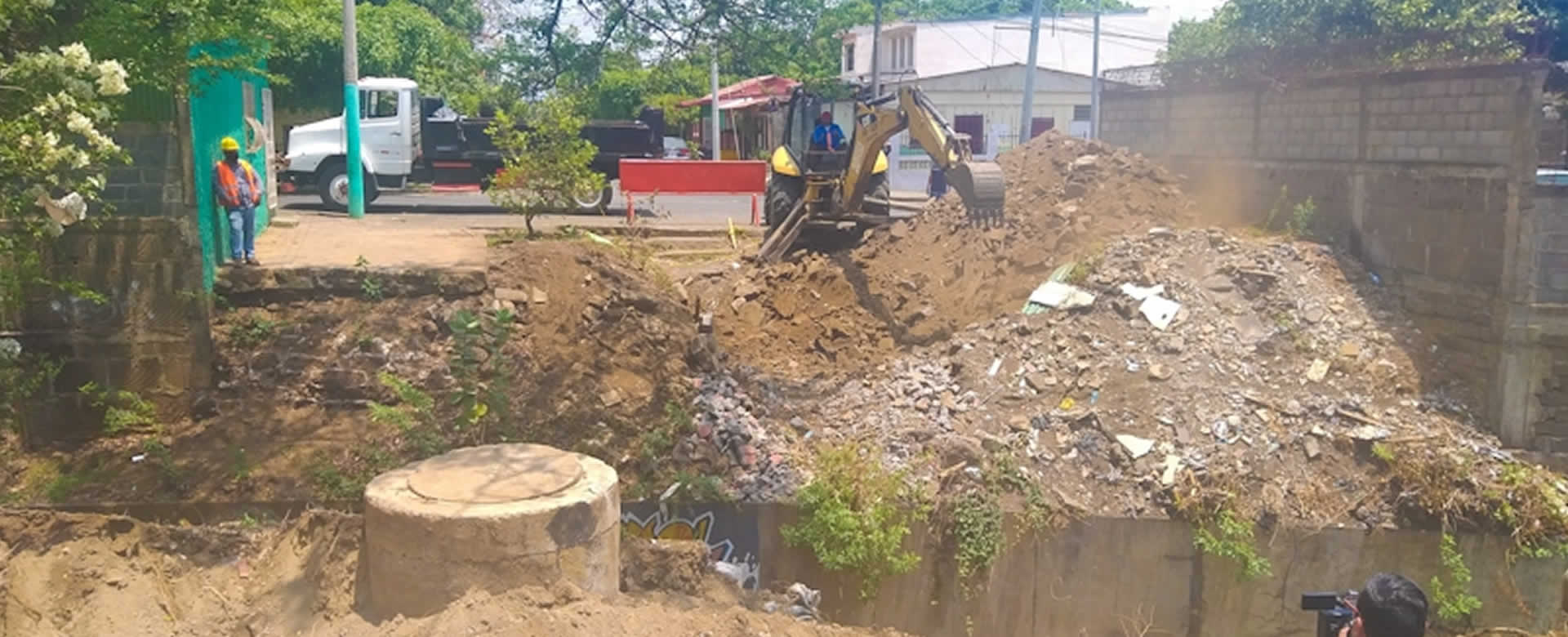 Avanzan construcciones de vías alternas para la ampliación de la pista San Juan Pablo II