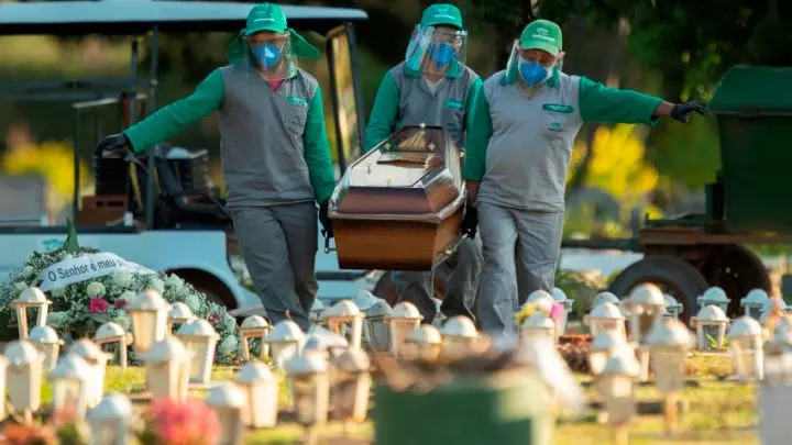 Brasil reporta 21 mil 048 contagios y 330 mil 890 muertes por COVID-19