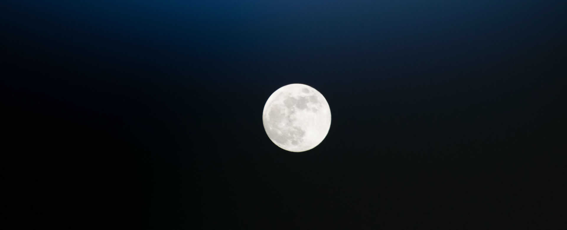 Confirman presencia de agua congelada en la Luna