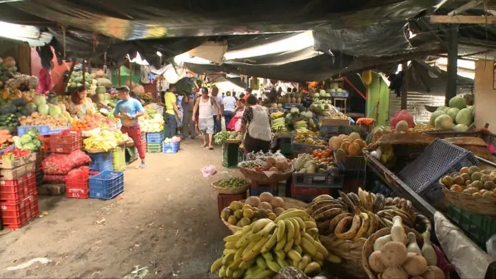 Mercado Roberto Huembes con ofertas y descuentos en productos 