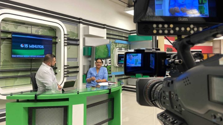 Presidenta ejecutiva de INIFOM, Guiomar Irías en los estudios centrales de Viva Nicaragua, Canal 13.