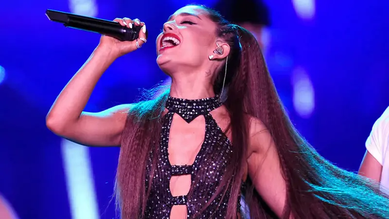 Ariana Grande se une a las protestas contra el racismo en Los Ángeles