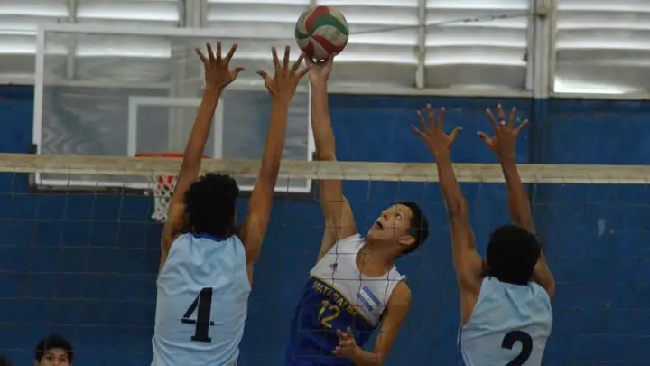 Partido final entre Managua y Matagalpa en el Campeonato Nacional Sub 17 de Volibol.