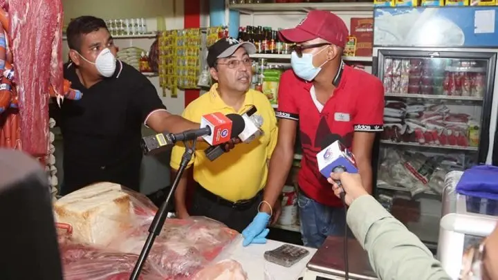 Vicealcalde de Managua, Enrique Armas, visita a comerciantes del Mercado Candelaria.