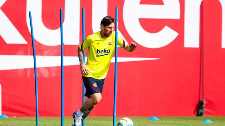 Tras casi dos meses de inactividad, el Barcelona regresó a entrenar