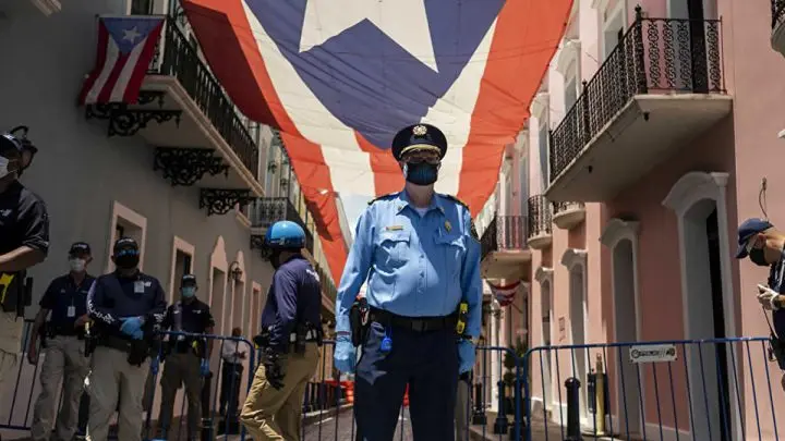 Policia en San Juan, Puerto Rico.