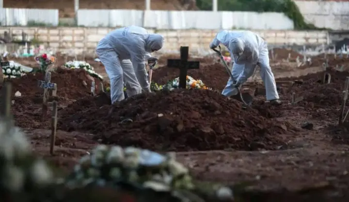 Brasil reporta 40 mil muertos por COVID-19 de ellos 140 son médicos 
