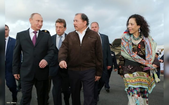 Comandante Daniel Ortega y Compañera Rosario Murillo reciben al Presidente Vlamidir Putin en el Aeropuerto Internacional Augusto C. Sandino de Managua. Nicaragua.