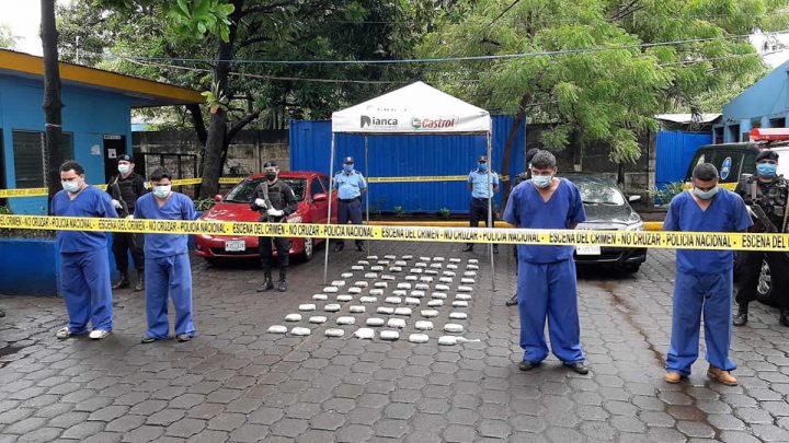 Policía de León presenta a delincuentes capturados por narcotráfico.