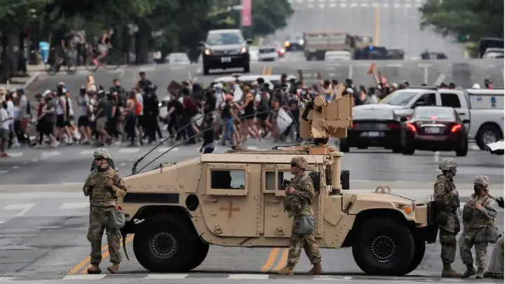 Efectivos de la Guardia Nacional de EE.UU. cerca de la Casa Blanca en Washington, EE.UU., el 3 de junio de 2020