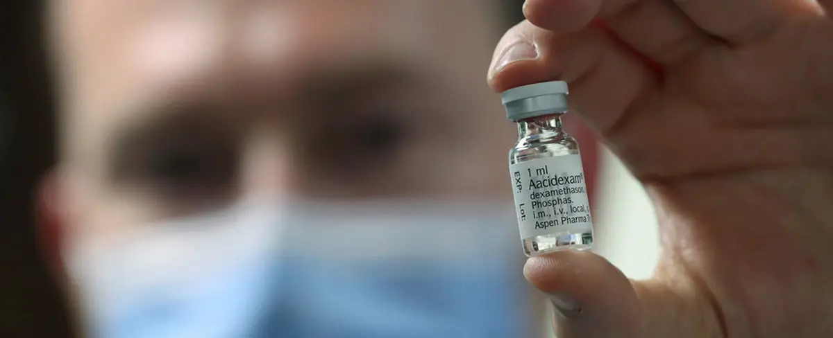Dexametasona, medicina eficaz en el tratamiento para pacientes crónicos de COVID-19