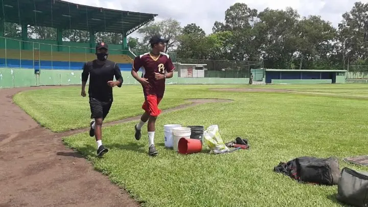 Las Fieras inician sus prácticas deportivas en el estadio de Nindirí
