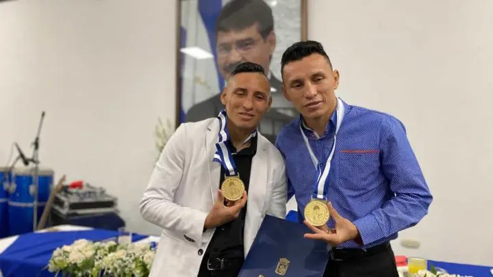 Sheyla Flores, Félix y René Alvarado los más jóvenes atletas en recibir la Orden Alexis