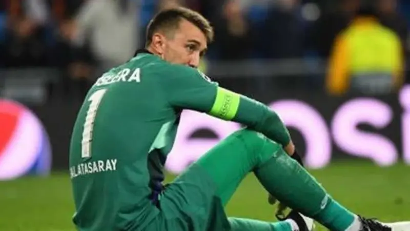 Muslera se despide de la Superliga de Turquía por una fractura en la tibia