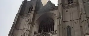Se incendia histórica Catedral de Nantes en Francia