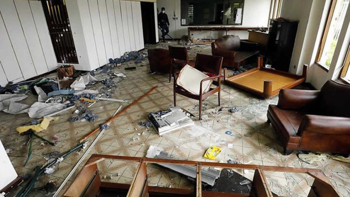 Destrucción y asalto a consulado de Venezuela en Colombia