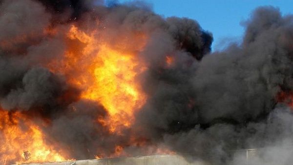 Explosión en una fábrica en China deja daños en casas cercanas