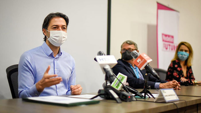 Daniel Quintero, alcalde de Medellín junto a directiva
