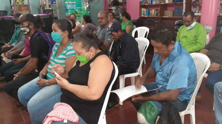 Productores en inauguración de Telecentro en Blufields.