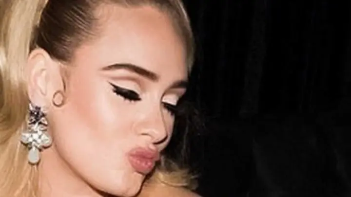 Adele arrasa las redes al lucir un vestido del 2016 con 45 kilos menos