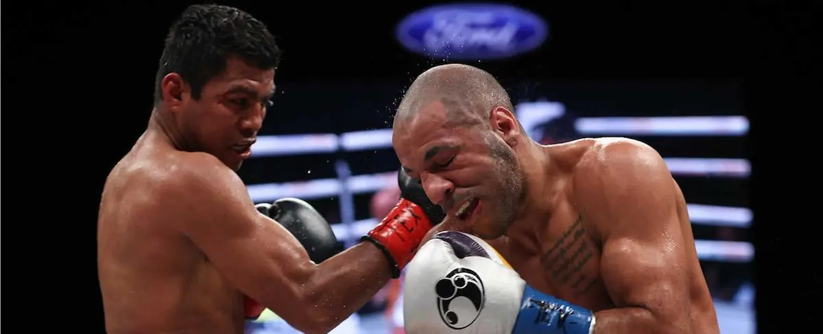 “Chocolatito” le hace llegar un obsequio a Khalid Yafai