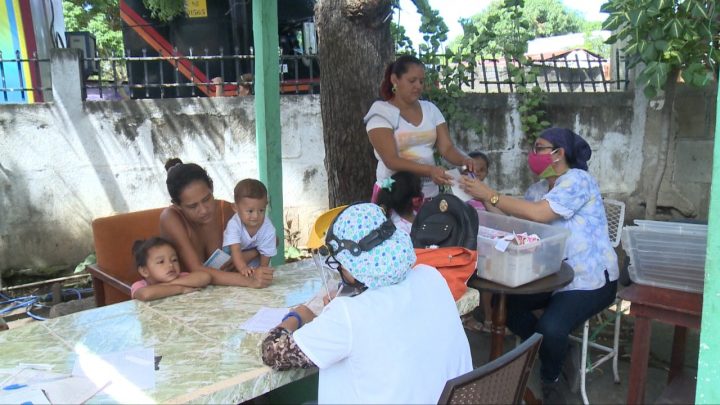 Familias son atendidas en clínicas móviles del Ministerio de Salud